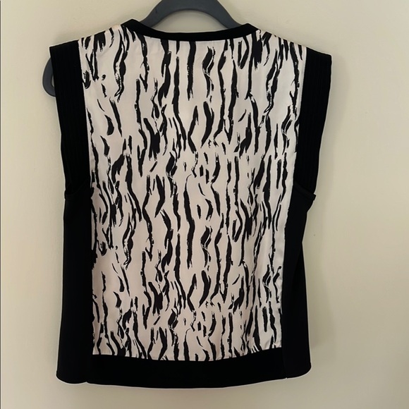 Drew Black White Abstract Sleeveless Top Elevated Tank Monochrome XS NWT - Picture 3 of 9